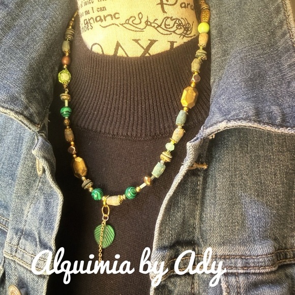 Unique malachite gold pendant beaded necklace
